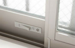 Brillia 越谷レイクタウン 　通風ストッパー