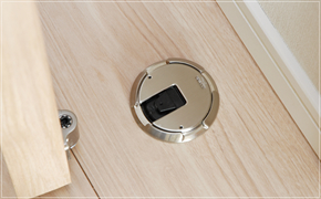 Brillia e-SQUARE 　ドアキャッチャー