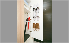 Brillia e-SQUARE 　スリッパ掛け・傘置場