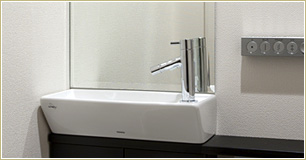 Brillia 品川大井町　Powder Room&Rest Room　洗面＆トイレ　トイレ手洗いカウンター