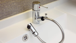 Brillia 西荻窪　Powder Room　浴槽・洗面　ヘッド引き出し水栓