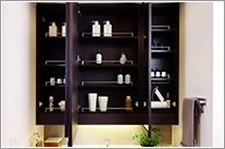 Brillia 西荻窪　Powder Room　浴槽・洗面　三面鏡裏収納