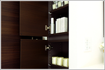 Brillia 西荻窪　Powder Room　浴槽・洗面　リネン庫