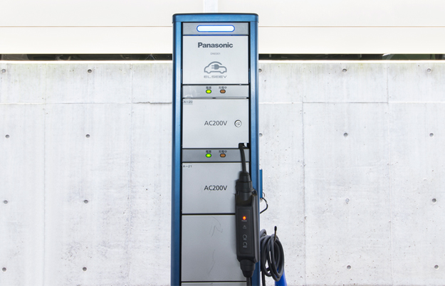 Brillia 多摩ニュータウン 　環境配慮のための省エネ設備　EVチャージャー