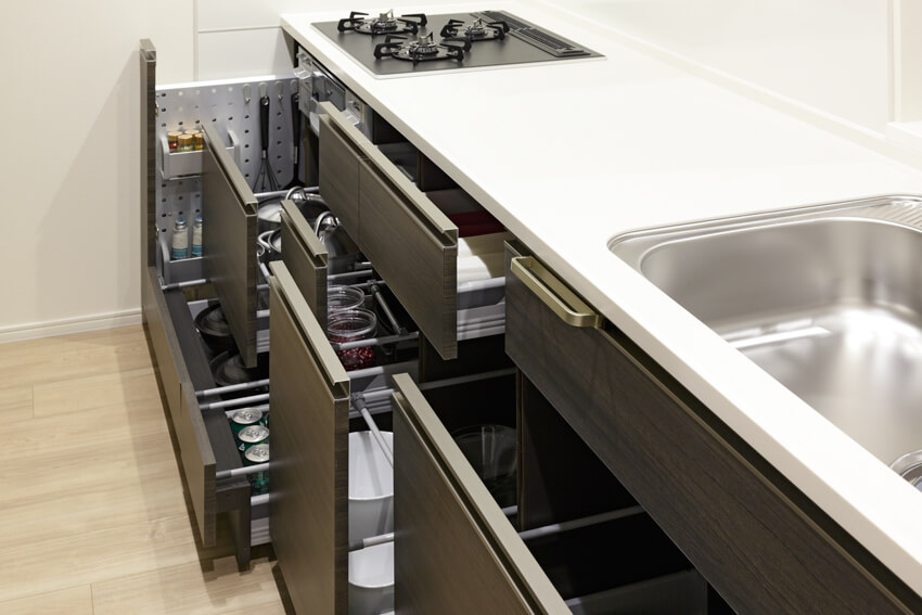 Brillia 多摩ニュータウン 　ソフトクローズ機能付収納