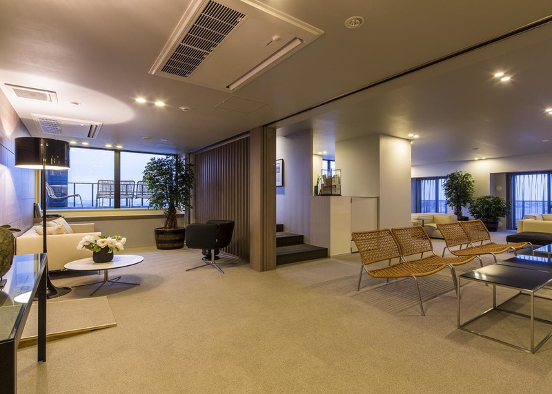 Brillia City 横浜磯子　スカイラウンジ　スカイラウンジ（室内）