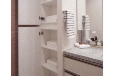 Brillia 大山町 　Powder Room　洗面・トイレ　リネン庫