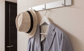 Brillia 駒沢大学　Comfortable　快適性　玄関を美しく見せるコート掛け