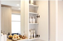 Brillia 大山 The Residence　Powder Room　洗面　ミラー付き収納BOX