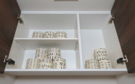 Brillia 横浜鶴ヶ峰　トイレ上部吊戸棚