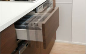 Brillia 横浜鶴ヶ峰　ソフトクローザー機能収納