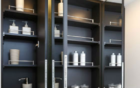 Brillia 横浜鶴ヶ峰　三面鏡裏収納