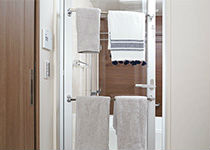 Brillia 上野松が谷　Bath Room　浴室　ドア外タオル掛け