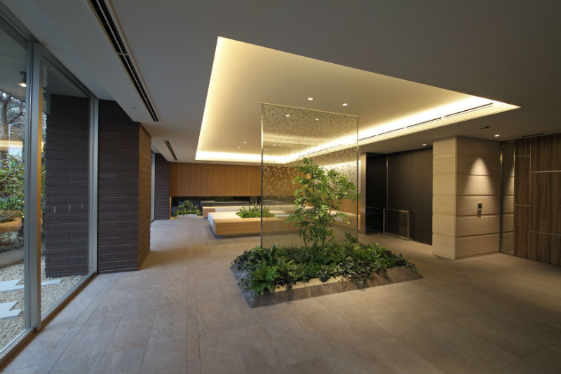 Brillia 早稲田諏訪通り　重厚感あふれるエントランス