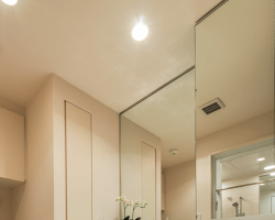 Brillia 山手動坂グランスイート　Dressing Room　洗面室　ミラーキャビネット