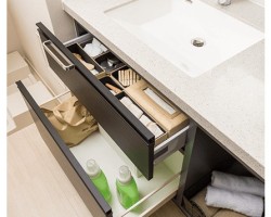 Brillia 山手動坂グランスイート　Dressing Room　洗面室　スライド収納