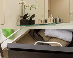 Brillia 山手動坂グランスイート　Dressing Room　洗面室　小物置き＆ゴミ袋掛け