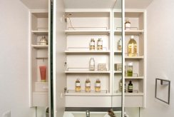 Brillia 元住吉　三面鏡付洗面化粧台