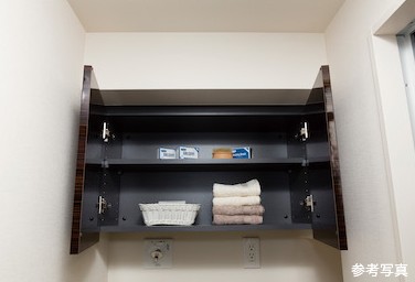 Brillia THE RESIDENCE TOKYO YAESU AVENUE　Powder Room 　洗面室・トイレ　洗濯機上部吊戸棚