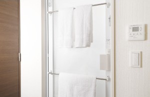 Brillia 小金井桜町　Bath Room　浴室　ドア外タオル掛け