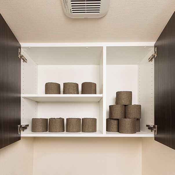 Brillia Tower 上野池之端　Toilet　トイレ　トイレ上部吊戸棚