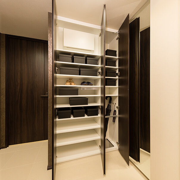 Brillia Tower 上野池之端　Amenity 　居室設備　下足入