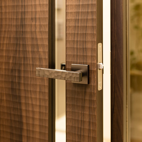 Brillia Tower 上野池之端　Amenity 　居室設備　木製建具