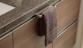 Brillia Tower 横浜東神奈川　Sanitary　水周り　洗面化粧台タオル掛け