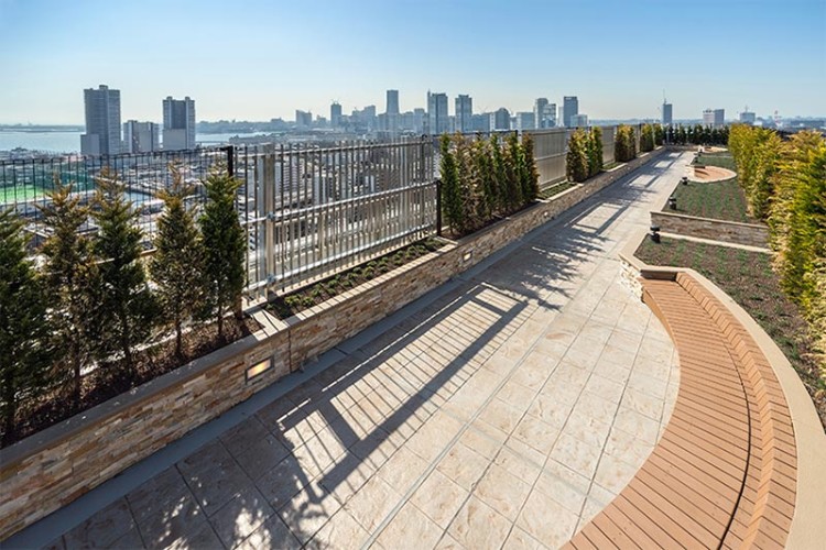 Brillia Tower 横浜東神奈川　スカイガーデン