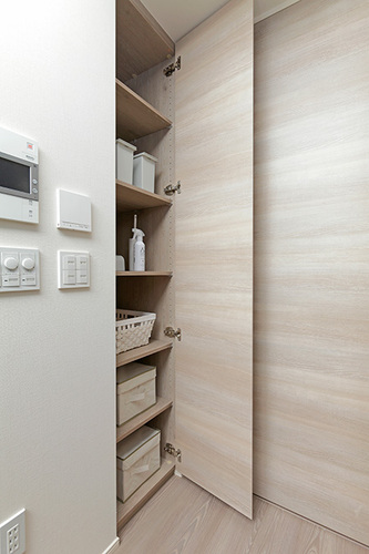 Brillia 鷺沼一丁目　Storage　収納　リビング物入れ