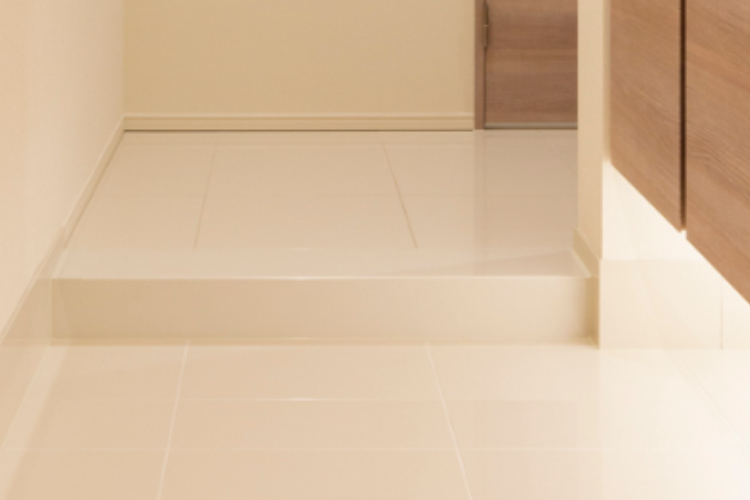 Brillia 本郷 Residence　廊下床タイル仕上