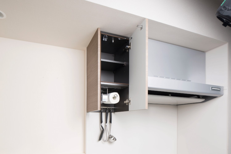 Brillia 湘南辻堂海浜公園　Kitchen　キッチン　マルチホルダー付吊戸棚