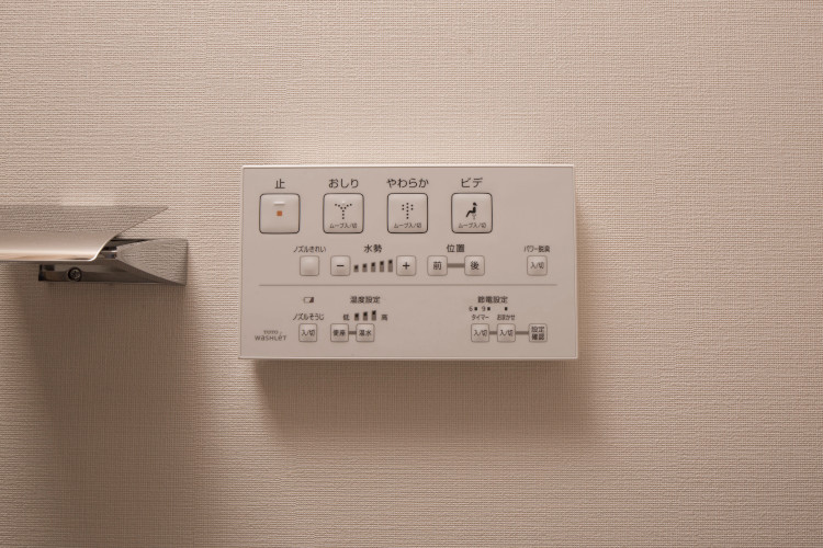 Brillia 湘南辻堂海浜公園　Powder Room　洗面・トイレ　ウォシュレット機能リモコン