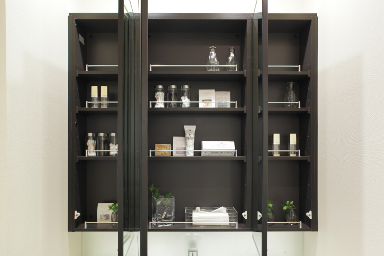 Brillia 久が原　Powder Room　洗面・トイレ　収納付三面鏡