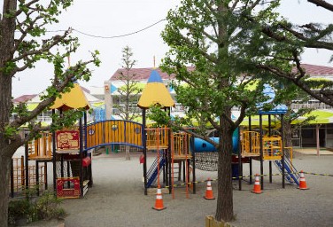 Brillia 美しが丘　<div style="text-align:center;">サレジオ学院幼稚園</div><div style="text-align:center;">（約950m／徒歩12分）</div>