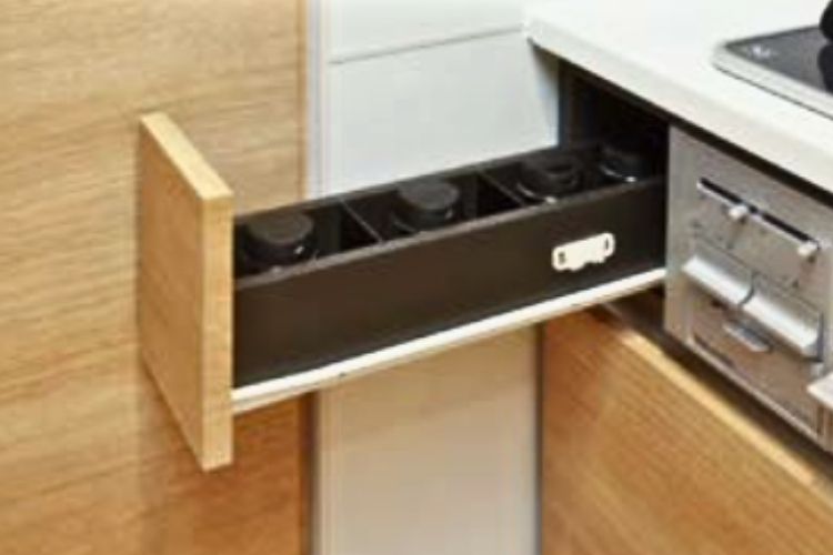 Brillia Tower 高崎 ALPHA RESIDENCIA　スパイスラック