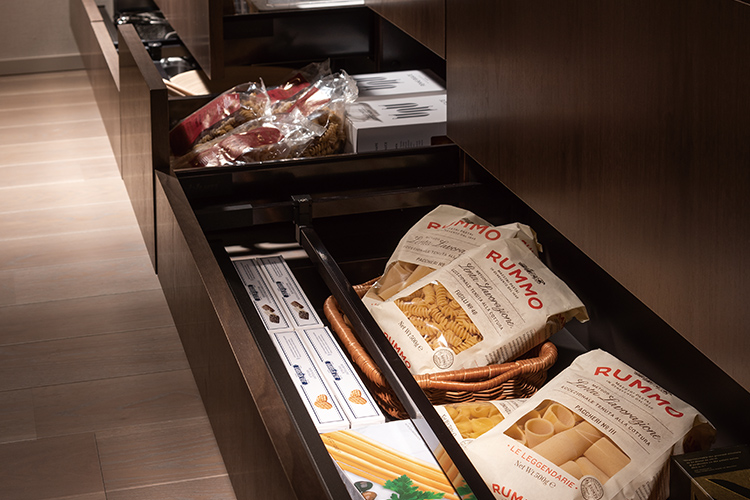 Brillia 高輪 REFIR　Kitchen　キッチン　ソフトクローズ機能付収納