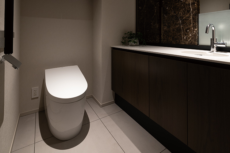 Brillia 高輪 REFIR　Powder Room　洗面・トイレ　ローシルエットトイレ