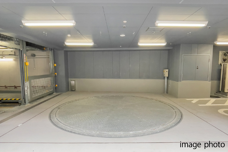 Brillia 高輪 REFIR　建物内駐車場（機械式）