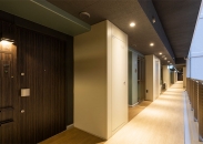 Brillia Tower 聖蹟桜ヶ丘 BLOOMING RESIDENCEのフォトギャラリー：共用廊下