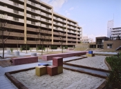 塚口ガーデンズマークのフォトギャラリー：中庭広場（ﾌｫｰｼｰｽﾞﾝｽﾞｶﾞｰﾃﾞﾝ）