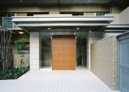 ラ・ビスタ宝塚レフィナスのフォトギャラリー：２番館エントランスアプローチ