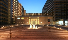 Brillia 六甲アイランドブランズリビオのフォトギャラリー：フロントコート廻り（夕景）