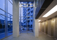 Brillia 高槻摂津富田駅前のフォトギャラリー：クリアロビー夕景