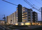 ブランズ八尾のフォトギャラリー：外観北西面（夕景）