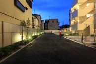 Brillia 高槻桜堤公園のフォトギャラリー：車路（夕景）