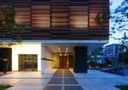 Brillia Tower 神戸元町のフォトギャラリー：エントランスアプローチ夕景