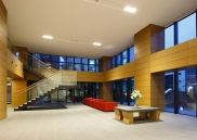 Brillia Tower 神戸元町のフォトギャラリー：エントランスホール夕景