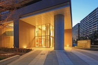 Brillia レジデンス六甲アイランドのフォトギャラリー：エントランス廻り（夕景）