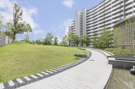 Brillia 多摩ニュータウン のフォトギャラリー：丘の上の広場